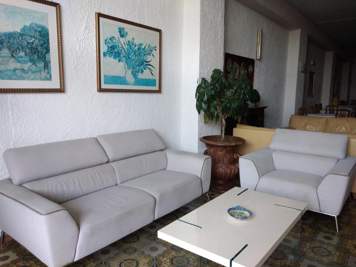 Costa Azzurra Hotel จีอาร์ดีนี นักซอส ภายนอก รูปภาพ