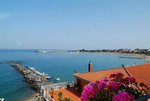 Costa Azzurra Hotel จีอาร์ดีนี นักซอส ภายนอก รูปภาพ