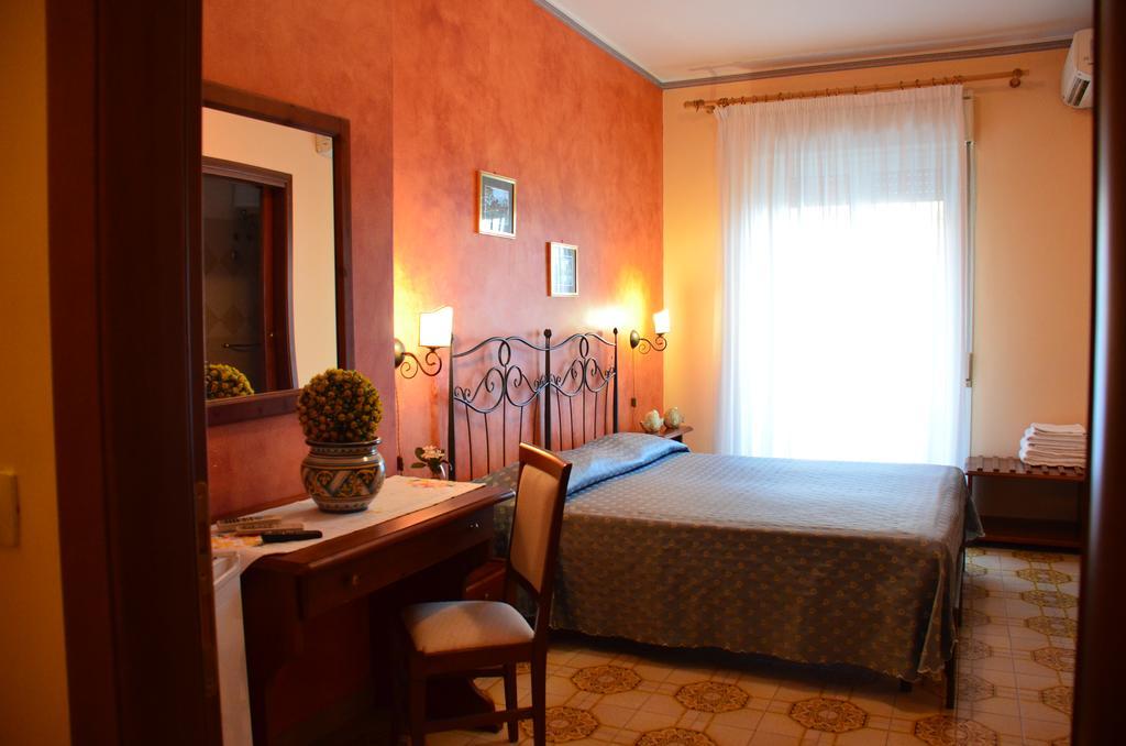 Costa Azzurra Hotel จีอาร์ดีนี นักซอส ภายนอก รูปภาพ