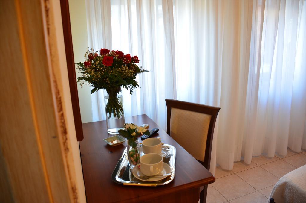 Costa Azzurra Hotel จีอาร์ดีนี นักซอส ภายนอก รูปภาพ