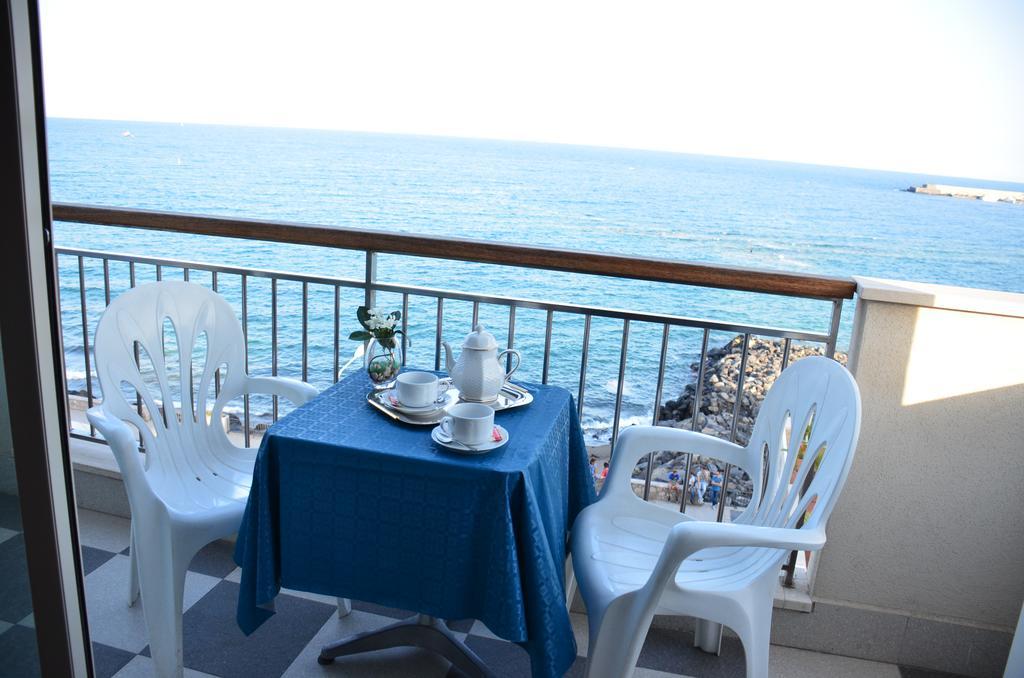Costa Azzurra Hotel จีอาร์ดีนี นักซอส ภายนอก รูปภาพ